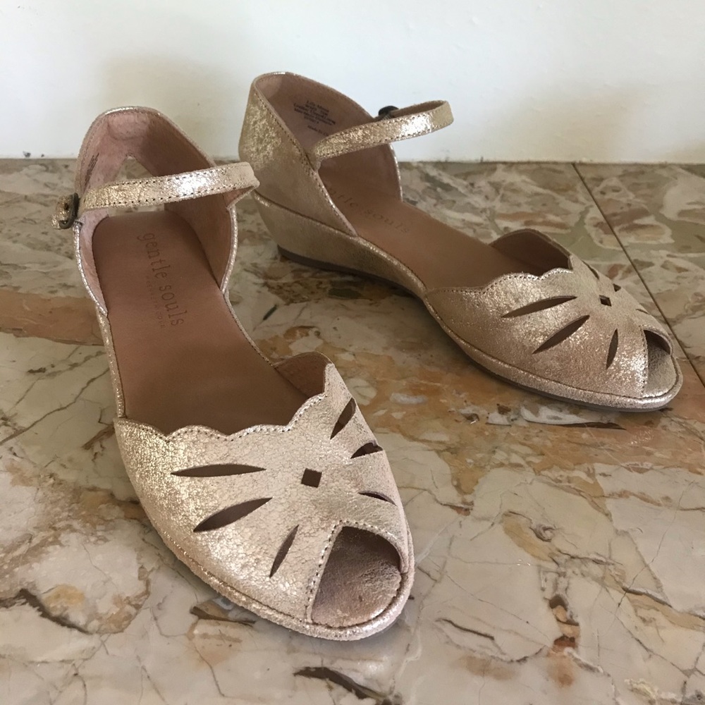 GentleSouls by Kenneth Cole Lily Moon Wedge Sandal
